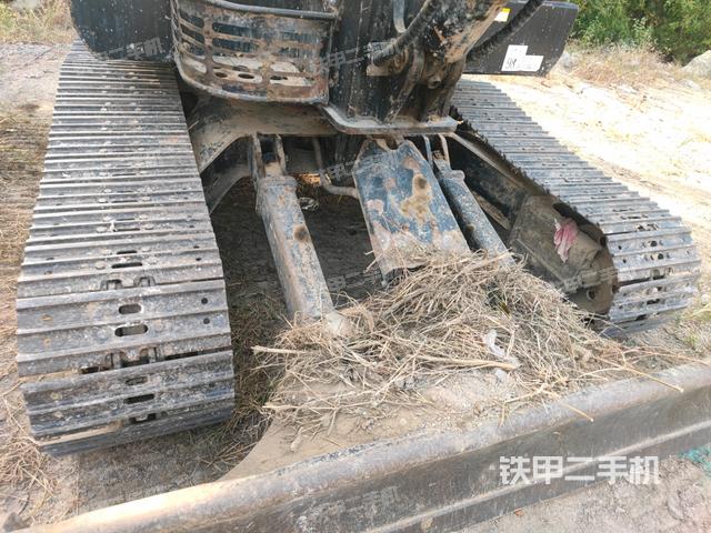 轉(zhuǎn)盤和下車架正前(工作和回轉(zhuǎn)裝置) 轉(zhuǎn)盤和下車架正前(工作和回轉(zhuǎn)裝置)