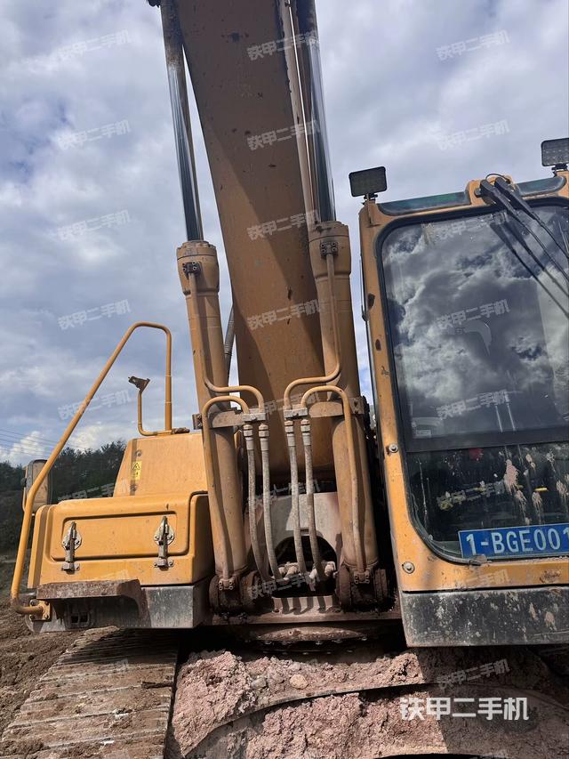 大臂油缸整體?豎拍（工作和回轉(zhuǎn)裝置）