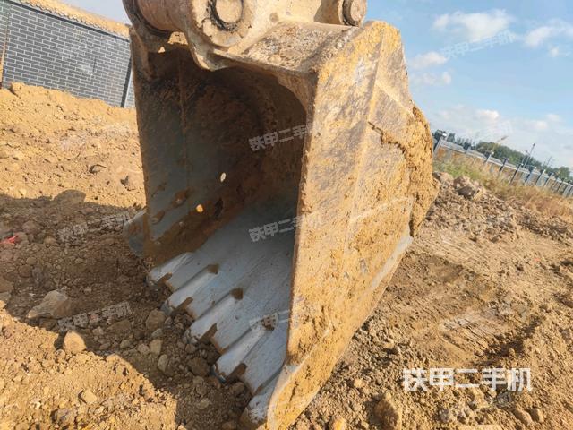 鏟斗右后整體（工作和回轉(zhuǎn)裝置）