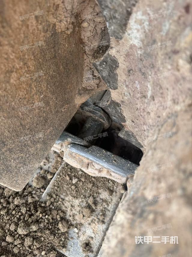 左驅(qū)動(dòng)輪（行走機(jī)構(gòu)）