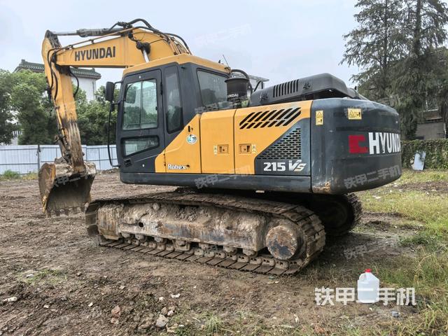 现代R215VS挖掘机的设备实拍-第3张实拍照片