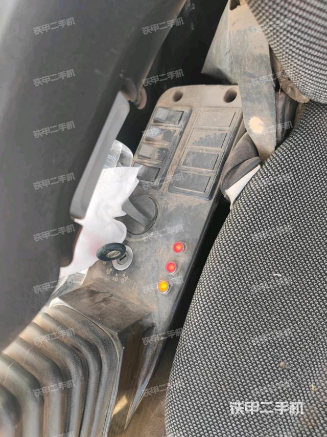 座椅左側(cè)控制臺(tái)/音響/含左手柄（駕駛室部分）