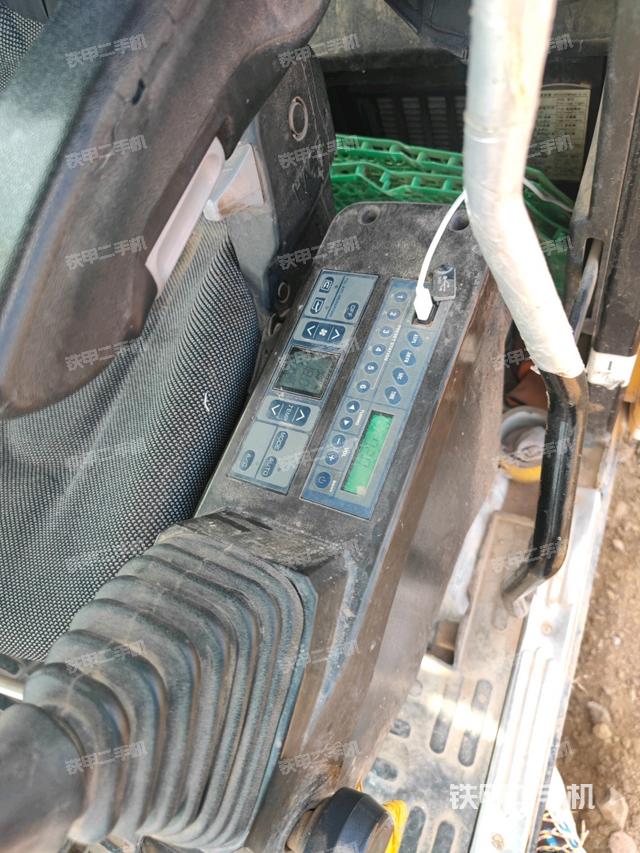 座椅右側(cè)控制臺(tái)/鑰匙門/油門/含右手柄（駕駛室部分）