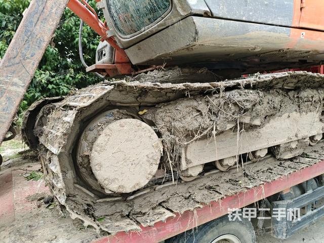 左驅(qū)動輪（行走機構(gòu)）