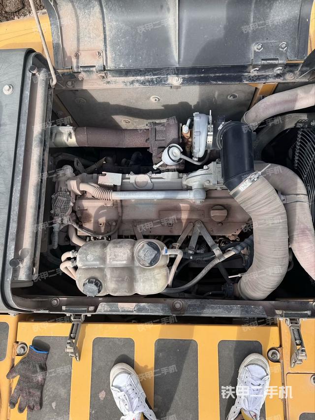 發(fā)動(dòng)機(jī)室（上車(chē)部件）