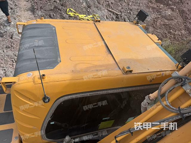 駕駛室頂部俯視（上車(chē)部件）