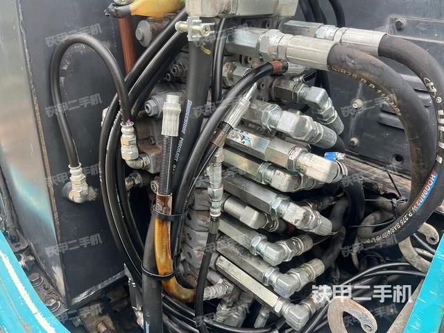 回轉(zhuǎn)馬達和主控閥（整機外觀）