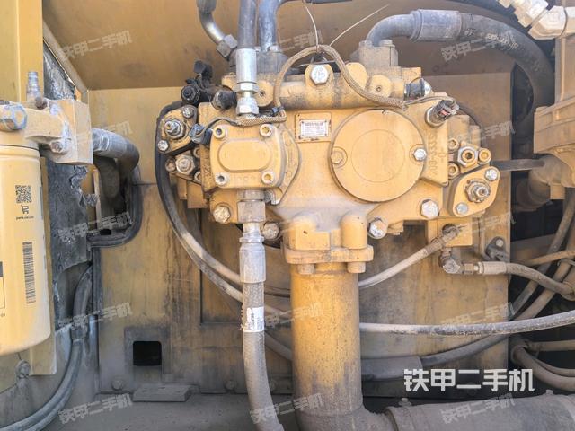 液壓泵艙室正面整體（整機(jī)外觀）