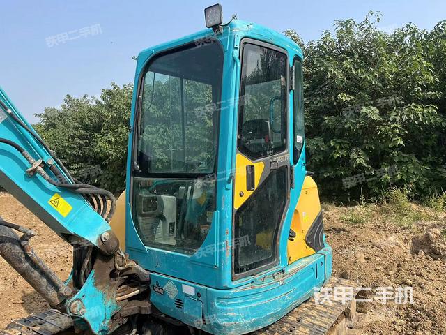 駕駛室整體（整機外觀）