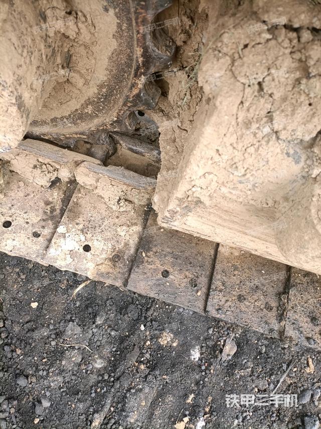 左驅(qū)動輪（行走機(jī)構(gòu)）