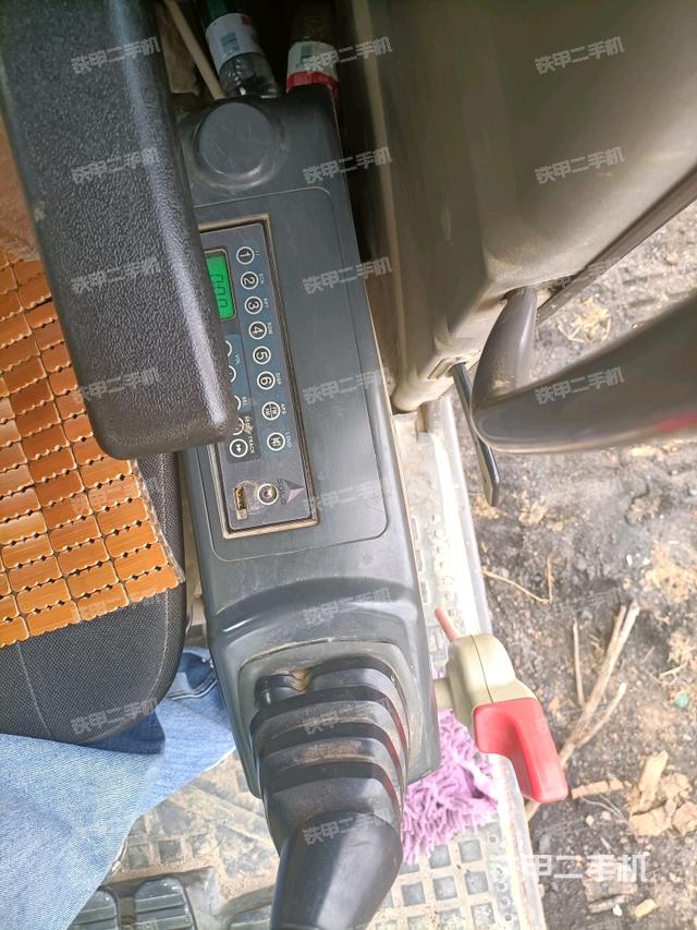 座椅左側(cè)控制臺/音響/含左手柄（駕駛室部分）