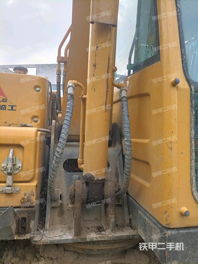 大臂根部?斜（工作和回轉(zhuǎn)裝置）