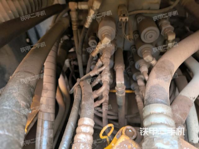 中央回轉(zhuǎn)接頭特寫（上車部件）