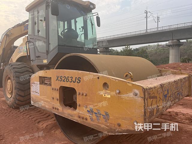 整機(jī)右側(cè)（設(shè)備外觀及核心部件）