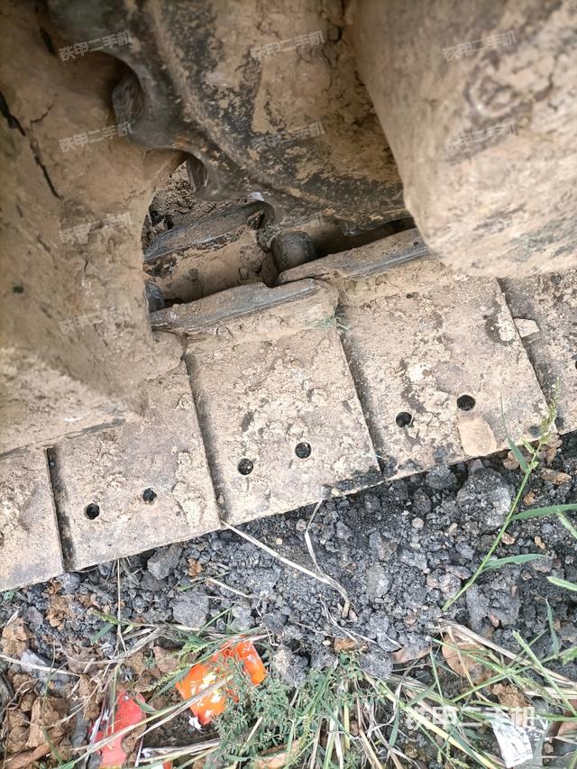 右驅(qū)動輪（行走機(jī)構(gòu)）