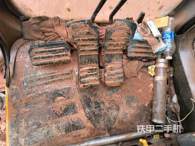 座椅右側(cè)控制臺(tái)/鑰匙門/油門/含右手柄（駕駛室部分）