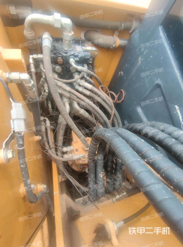 回轉馬達和主控閥（整機外觀）