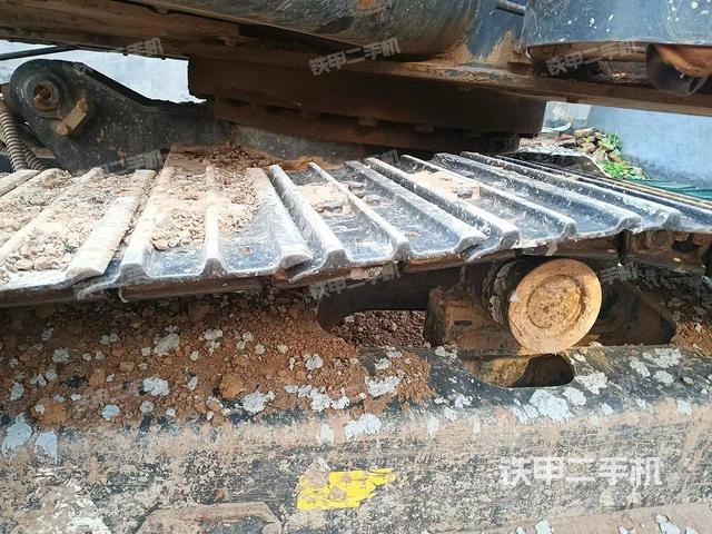 单侧履带整体(整机外观) 单侧履带整体(整机外观)