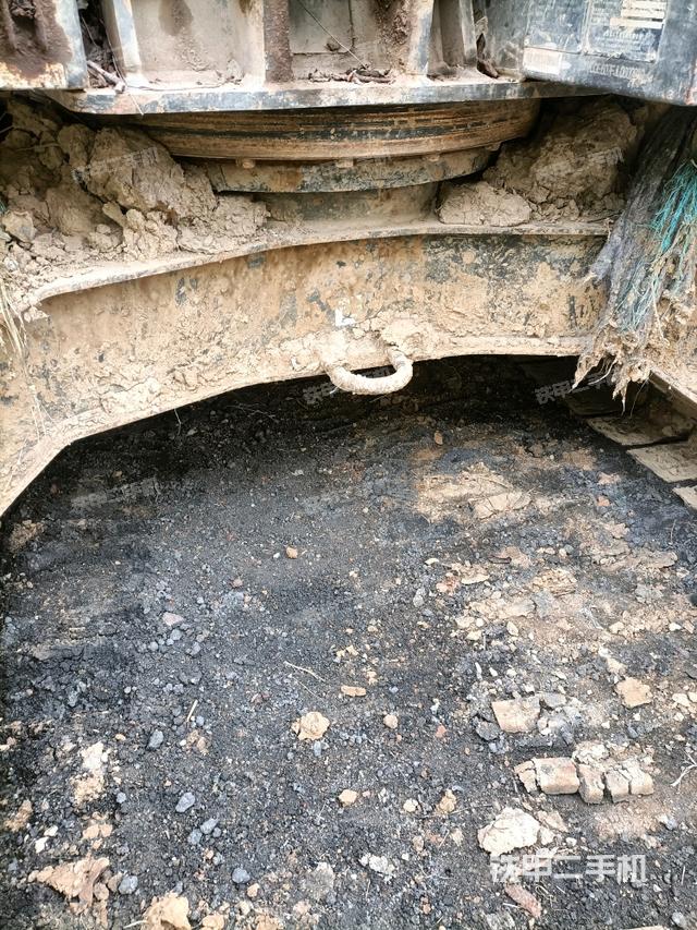 轉(zhuǎn)盤和下車架正前（工作和回轉(zhuǎn)裝置）