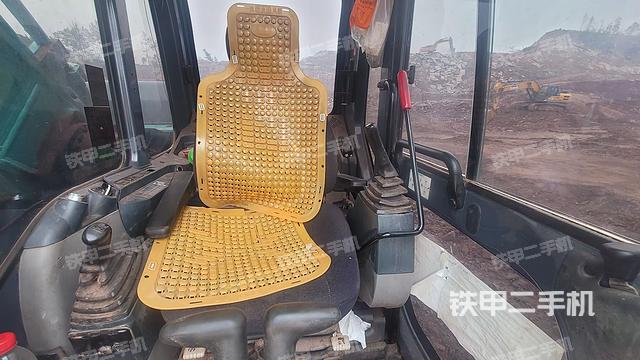 駕駛室整體（整機(jī)外觀）