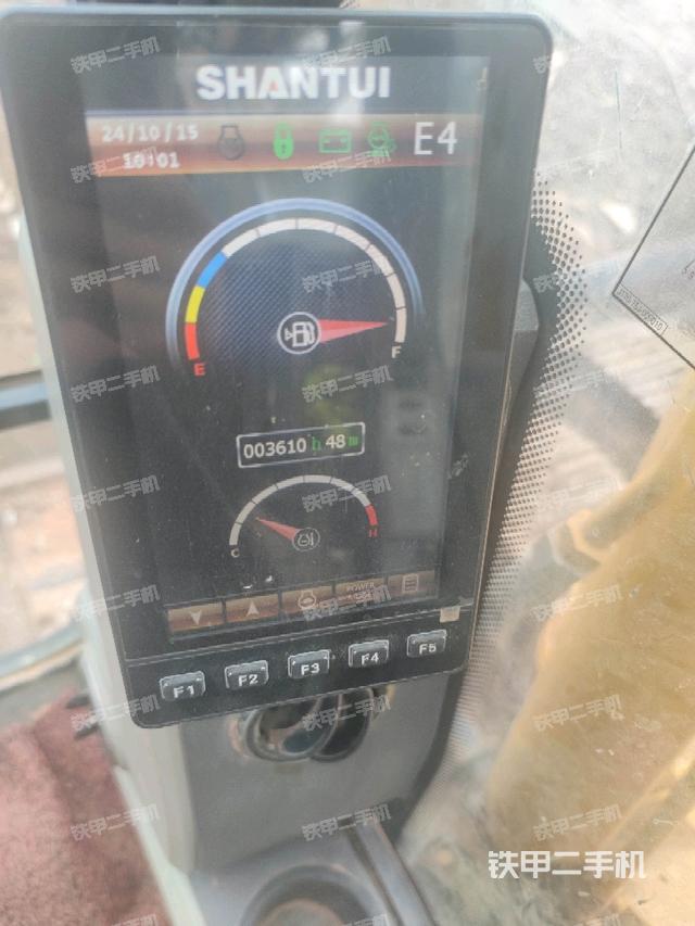 駕駛室整體（整機外觀）