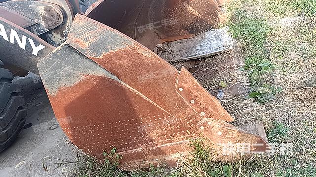 發(fā)動(dòng)機(jī)右側(cè)（整機(jī)外觀及大件）