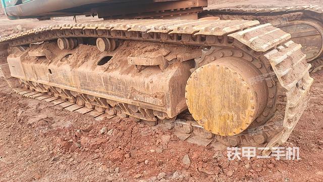 單側(cè)履帶整體（整機(jī)外觀）