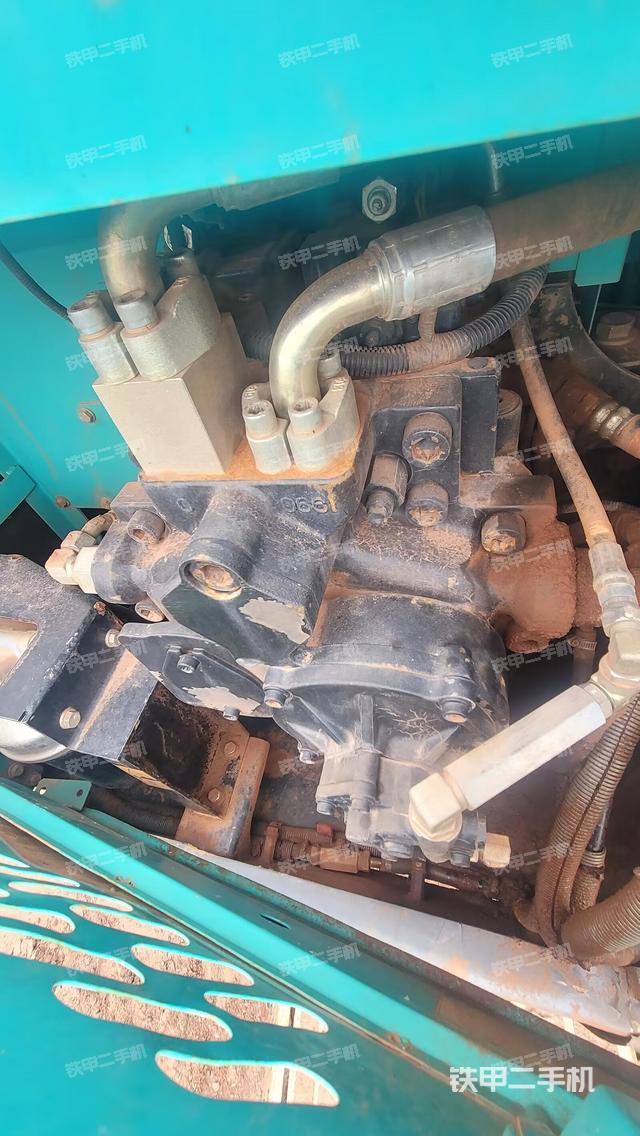 液壓泵艙室正面整體（整機(jī)外觀）