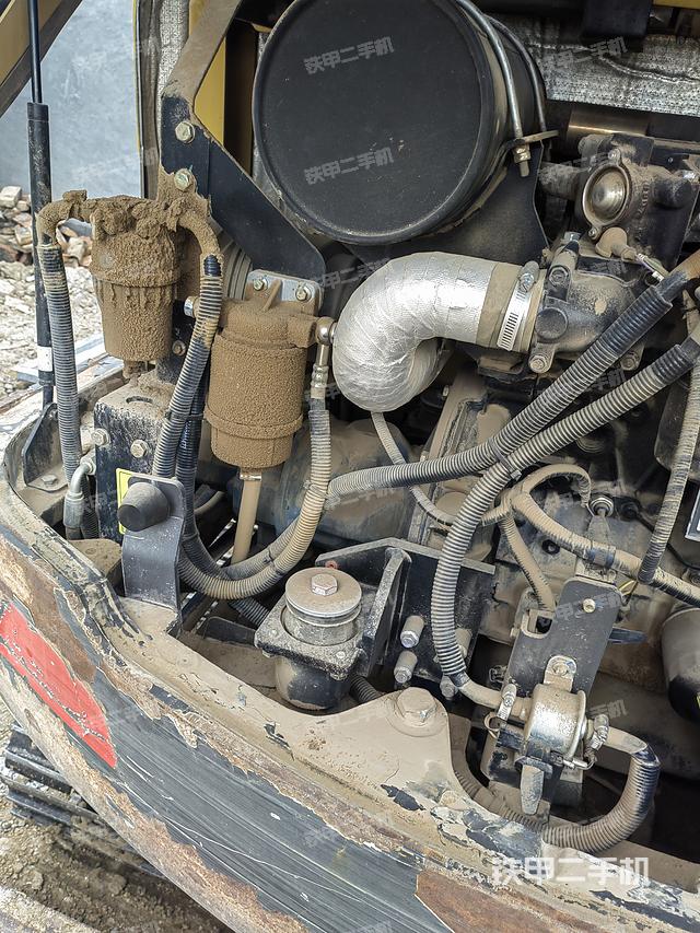 液压泵舱室正面整体(整机外观) 液压泵舱室正面整体(整机外观)