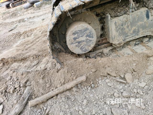 右驅(qū)動輪（行走機構(gòu)）