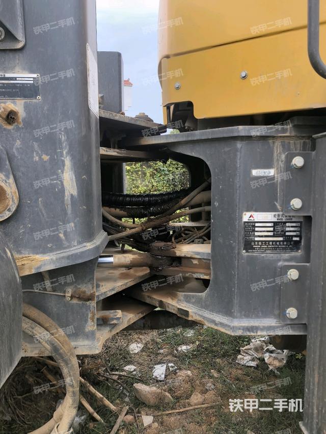 車架鉸接（液壓/傳動(dòng)系統(tǒng)）