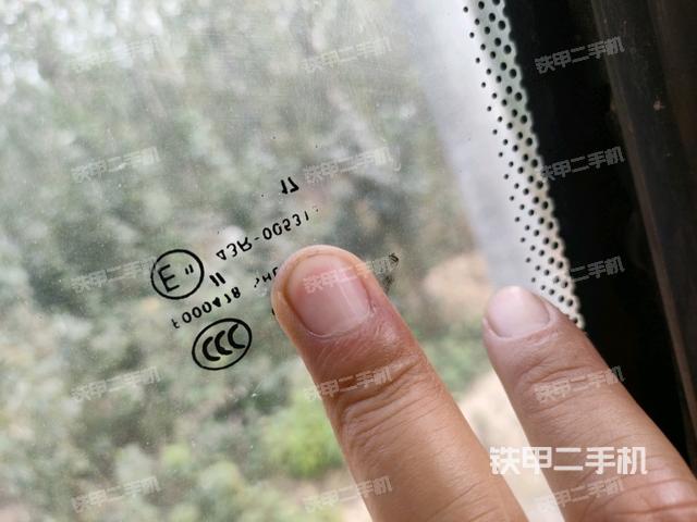 后窗玻璃角標（駕駛室部分）