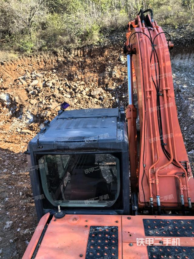 駕駛室頂部（整機(jī)外觀）