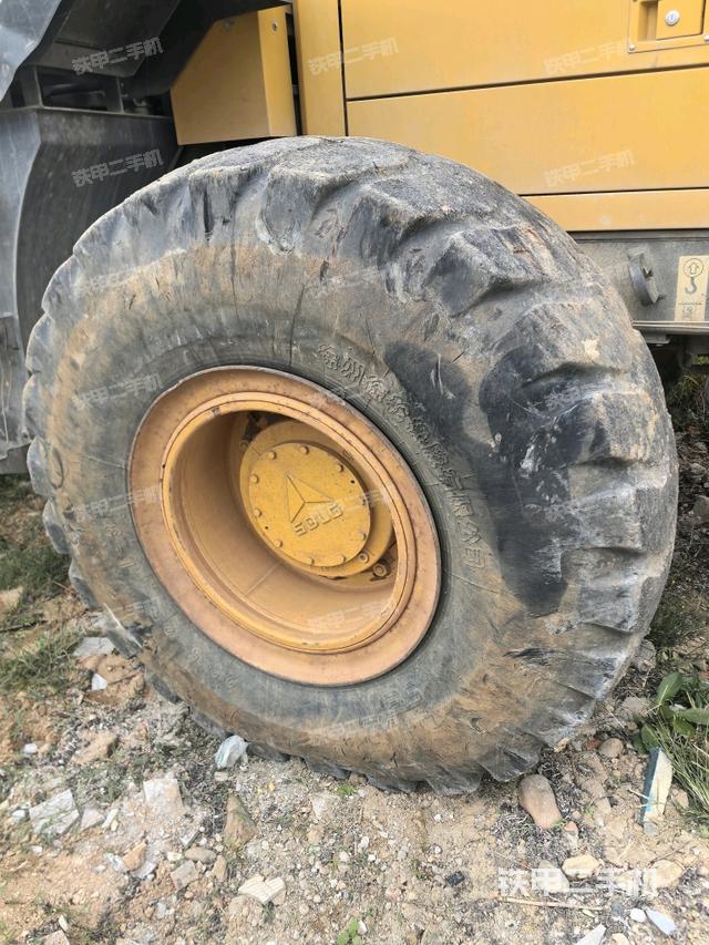 右前輪（行走機(jī)構(gòu)）