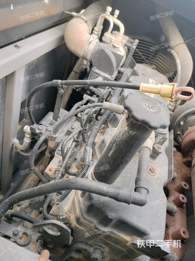 發(fā)動(dòng)機(jī)室（上車(chē)部件）