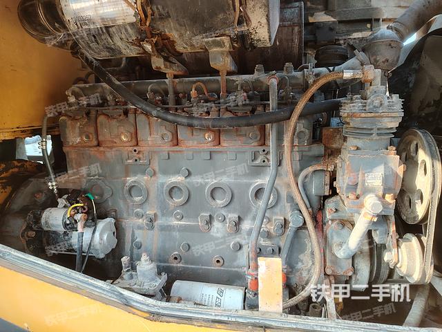 發(fā)動機(jī)左側(cè)（整機(jī)外觀及大件）