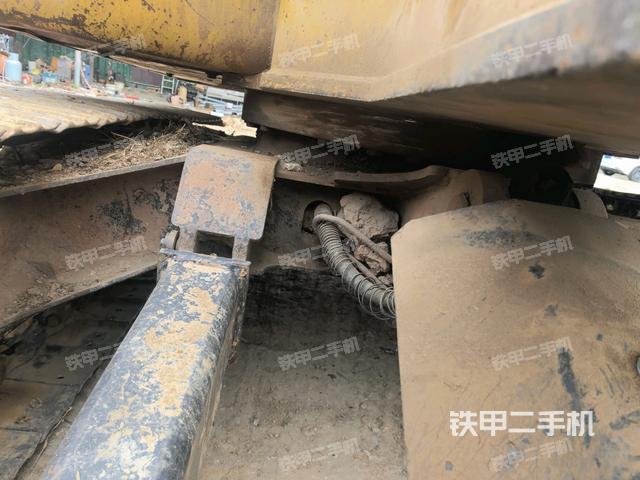 轉(zhuǎn)盤(pán)和下車(chē)架正前（工作和回轉(zhuǎn)裝置）