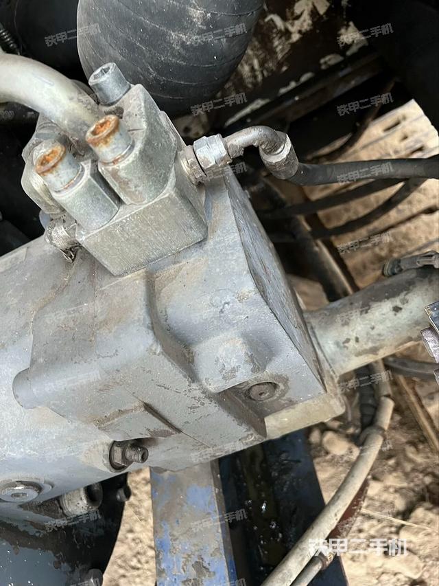 液壓泵艙室正面整體（整機(jī)外觀）