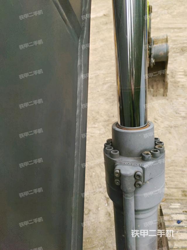 大臂油缸整體?豎拍（工作和回轉(zhuǎn)裝置）