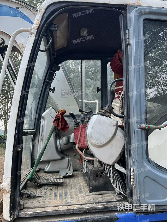 駕駛室頂部（整機(jī)外觀）