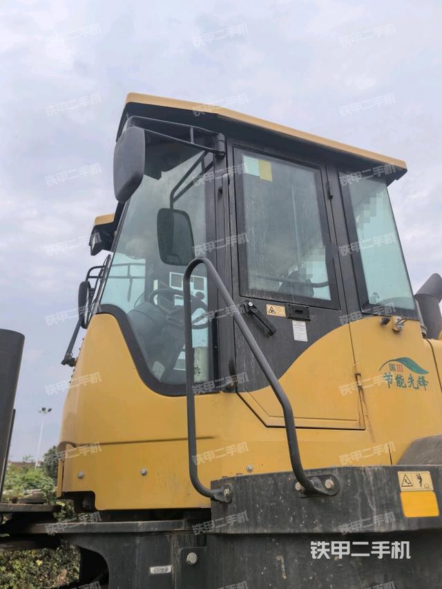 駕駛室正側(cè)（駕駛室部分）