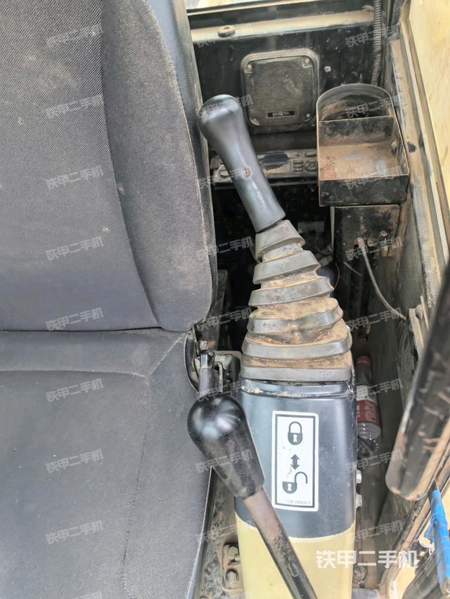 座椅左側(cè)控制臺(tái)/音響/含左手柄（駕駛室部分）