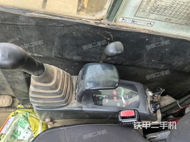 座椅右側(cè)控制臺(tái)/鑰匙門(mén)/油門(mén)/含右手柄（駕駛室部分）