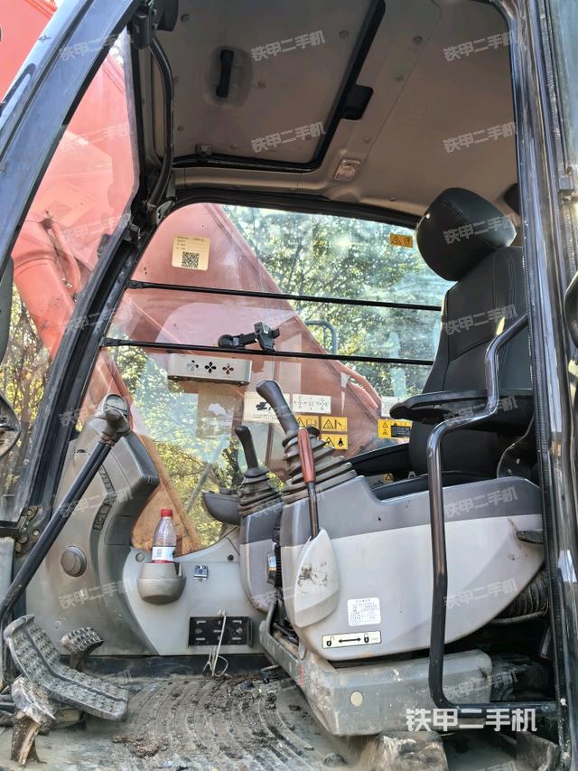 駕駛室整體（整機(jī)外觀）