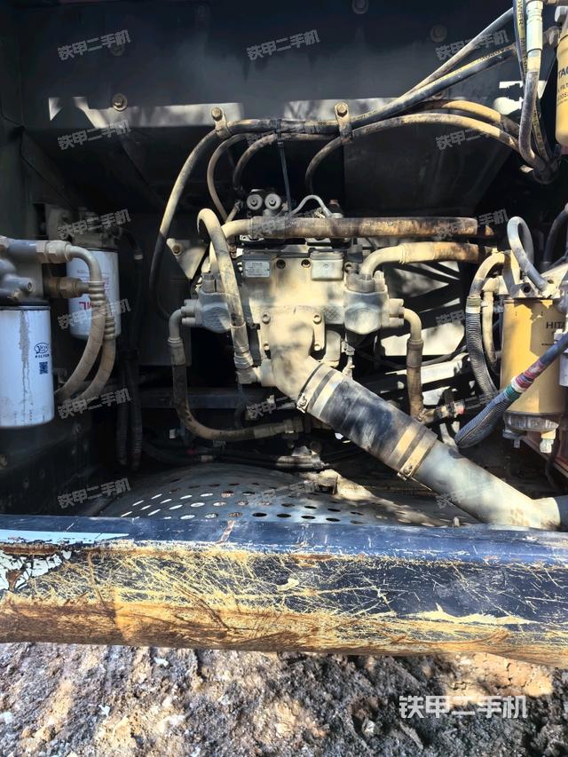 液壓泵艙室正面整體（整機(jī)外觀）