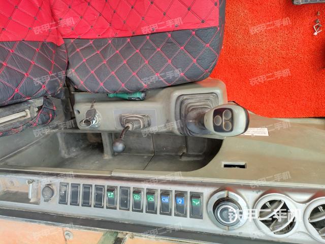 座椅右側(cè)控制臺/鑰匙門/油門/含右手柄（駕駛室部分）