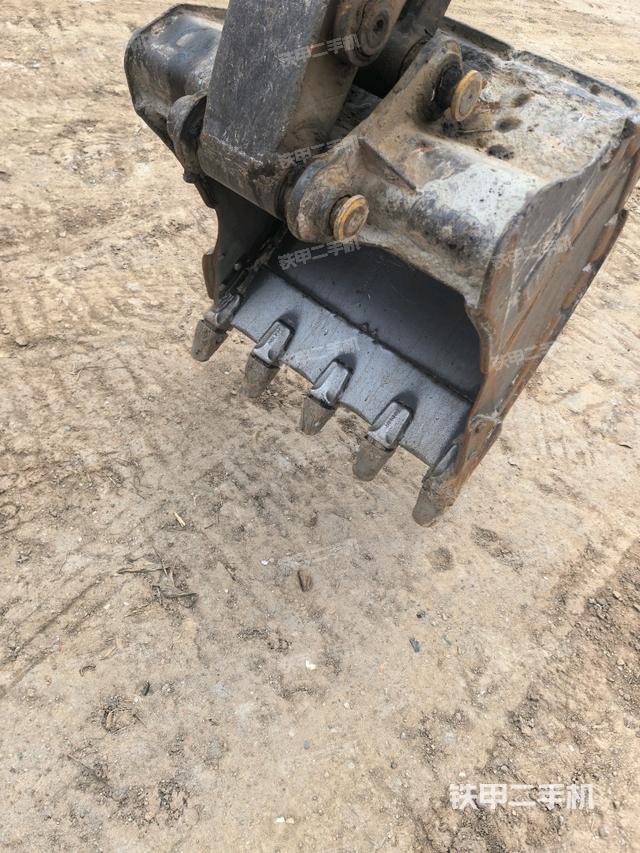 鏟斗右后整體（工作和回轉(zhuǎn)裝置）