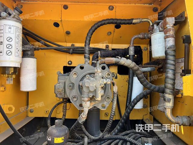 液壓泵艙室正面整體（整機(jī)外觀）