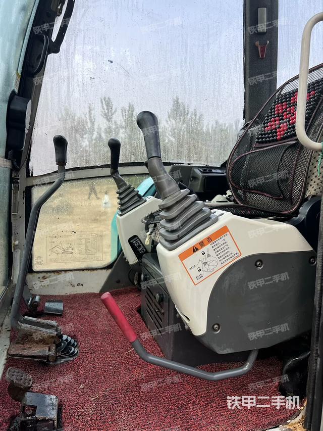 駕駛室頂部（整機(jī)外觀）