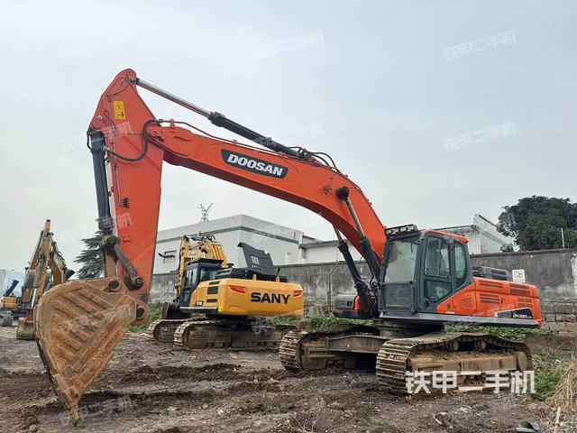 斗山DX380LC-9C挖掘机